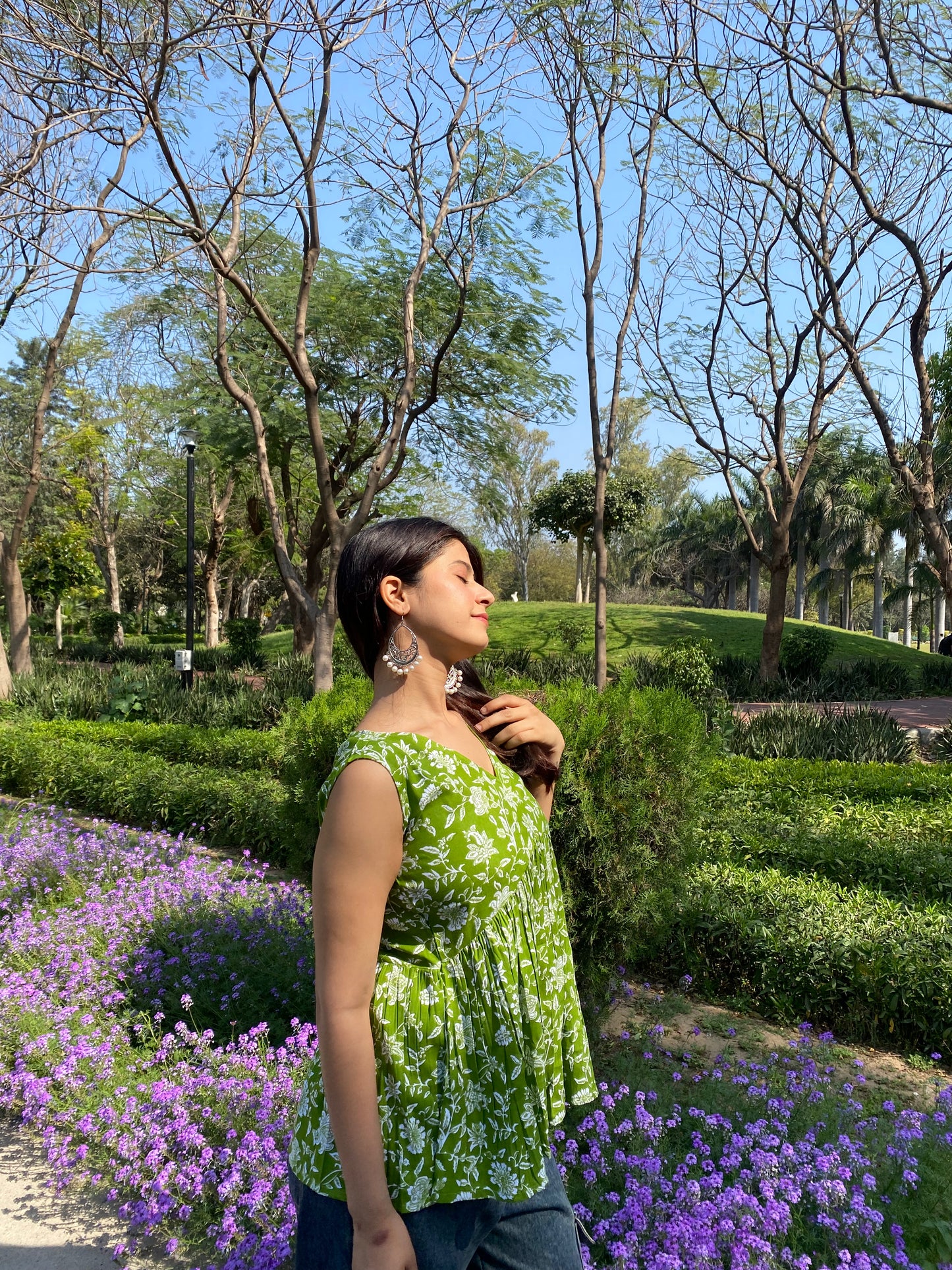 Green Sleeveless Top 01