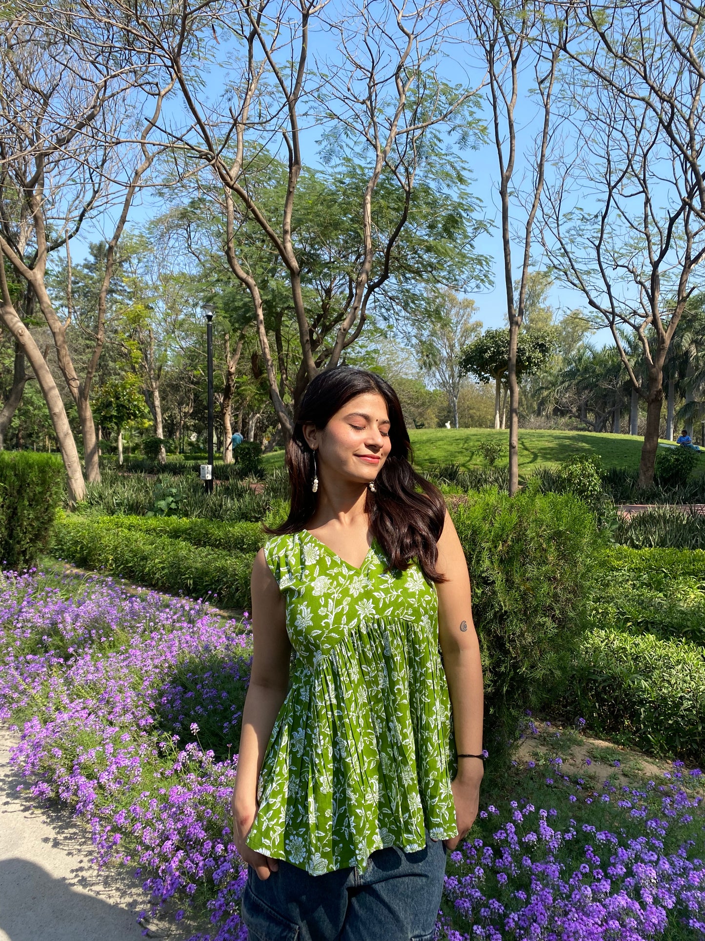 Green Sleeveless Top 01