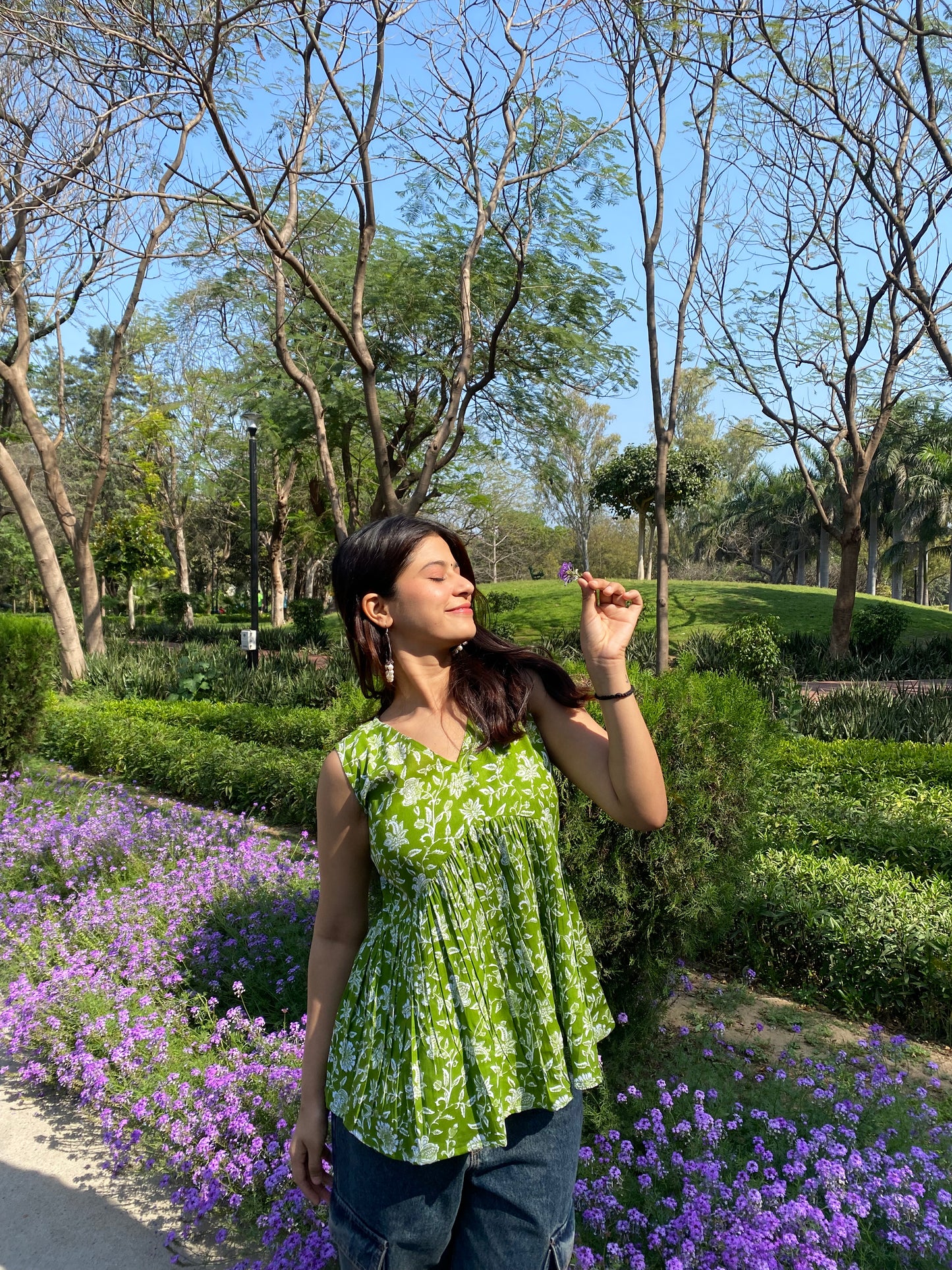 Green Sleeveless Top 01