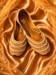 Golden white beads Jutti