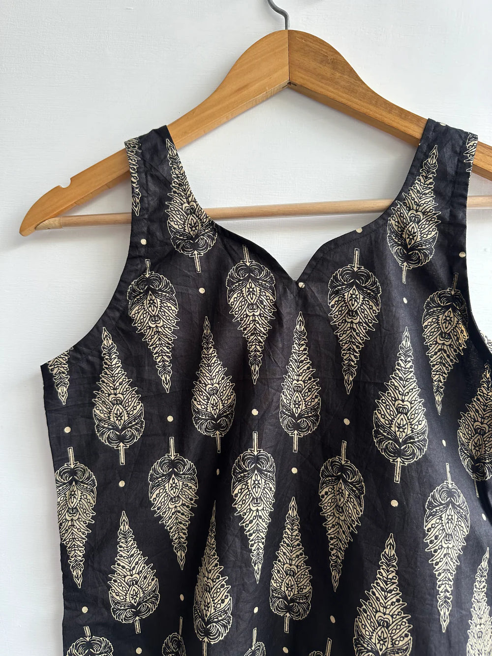 Black Sleeveless Short Kurti