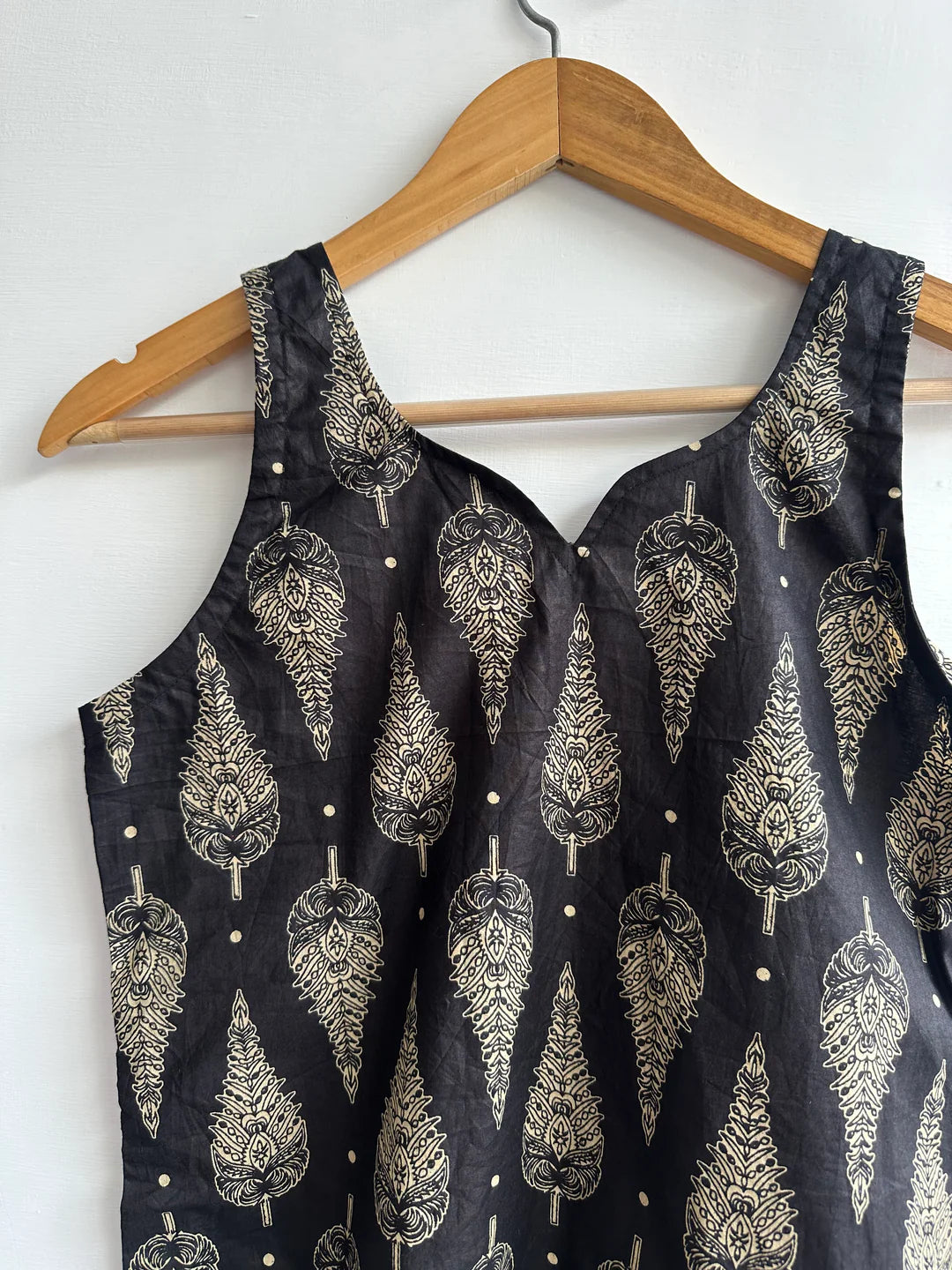 Black Sleeveless Short Kurti