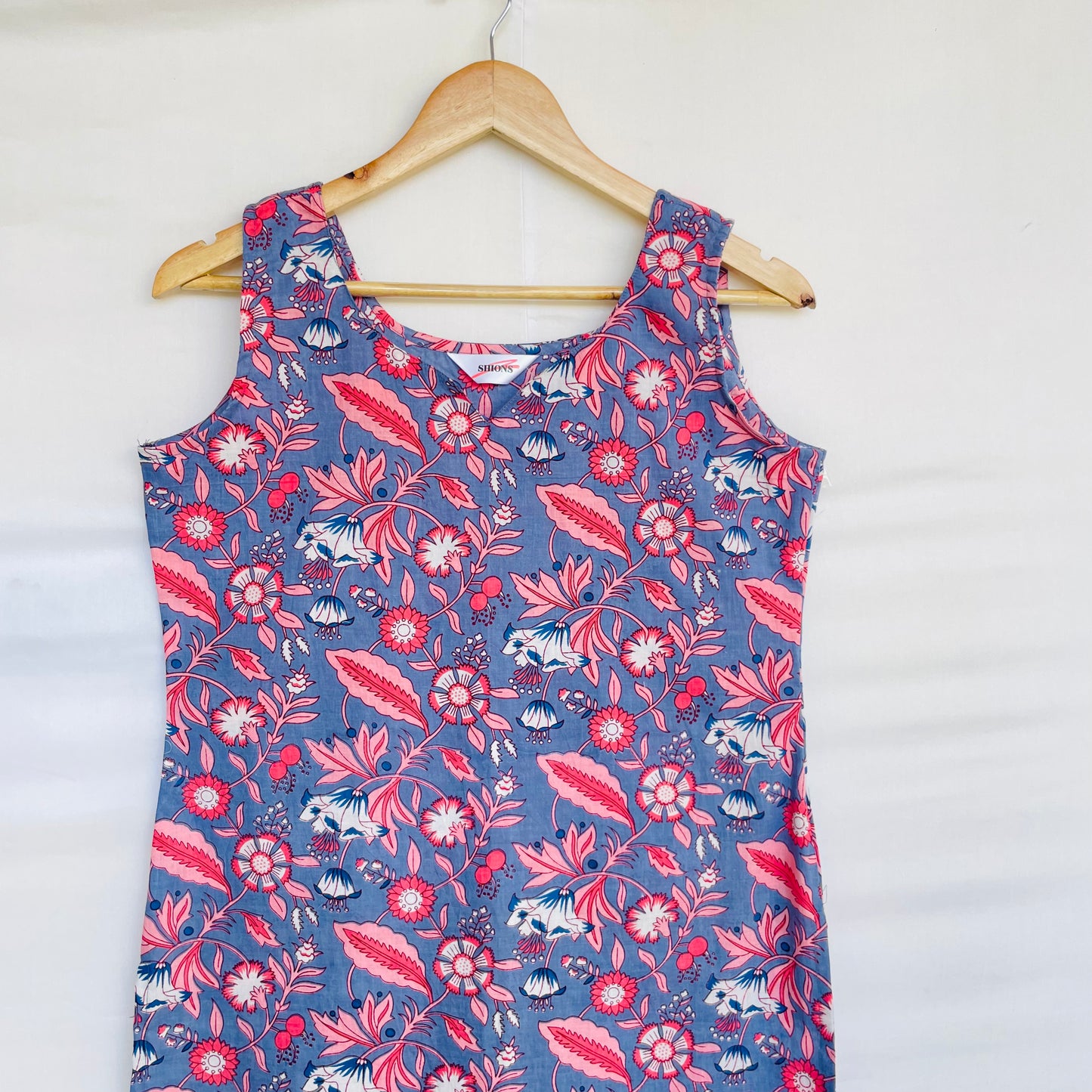 Sleeveless Knee Length Kurti