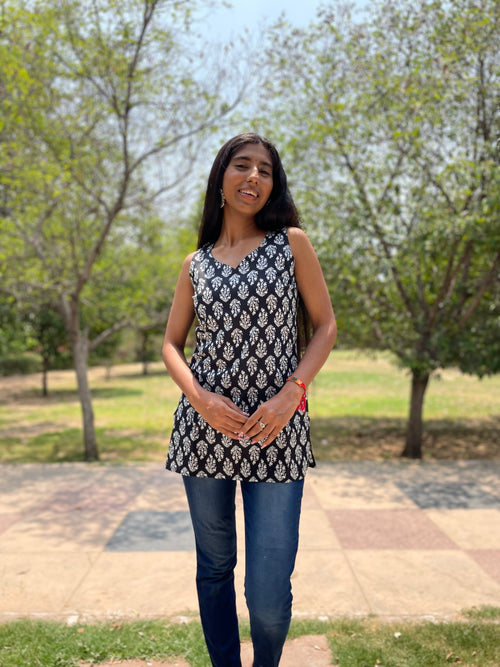 Sleeveless Short Kurti