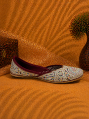 Cream Scallop Pattern Embroidered Designer Jutti for Women