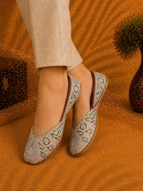 Cream Scallop Pattern Embroidered Designer Jutti for Women