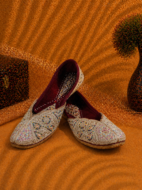 Cream Scallop Pattern Embroidered Designer Jutti for Women