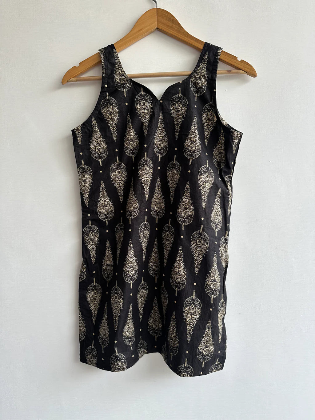 Black Sleeveless Short Kurti