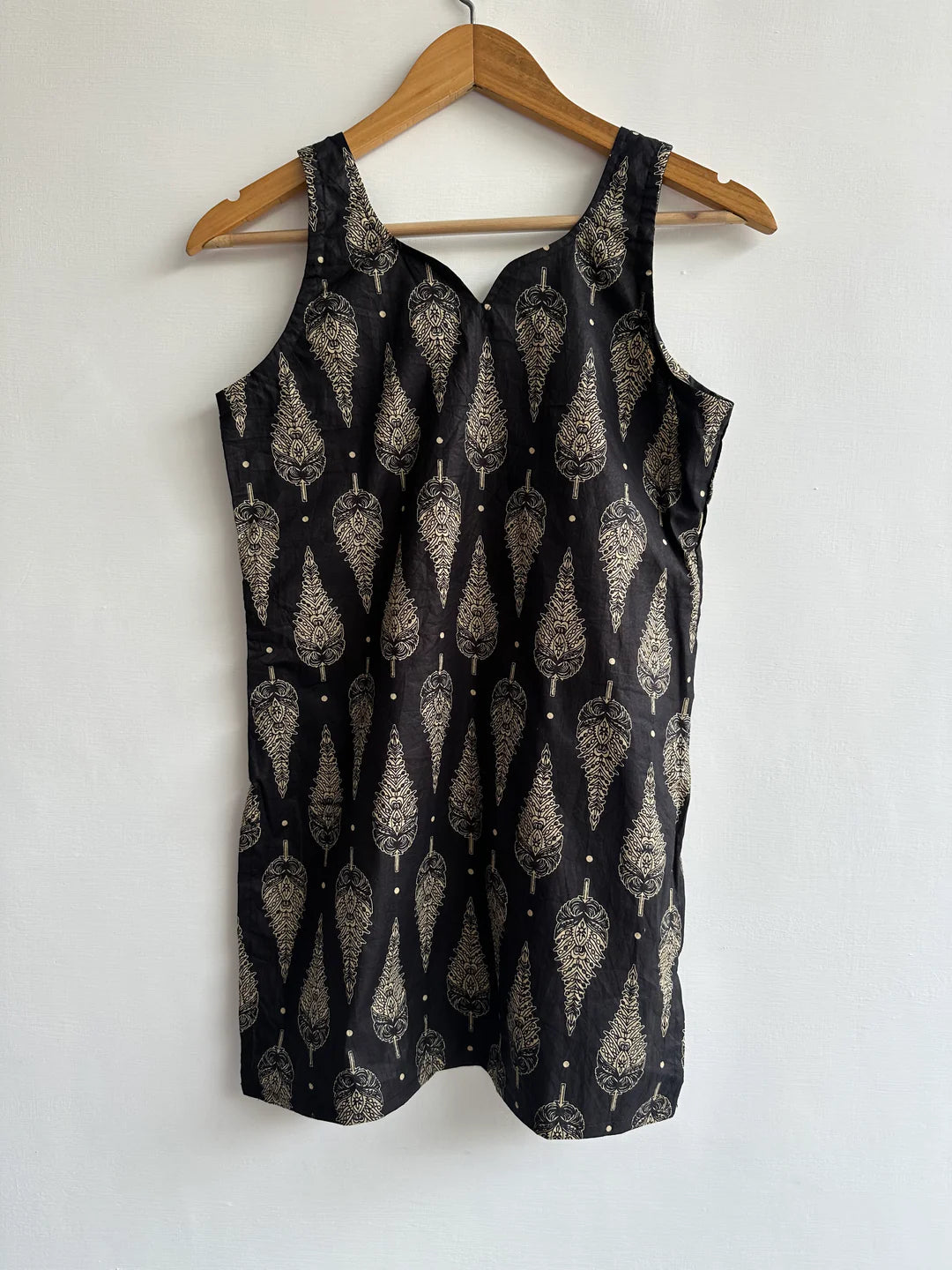 Black Sleeveless Short Kurti
