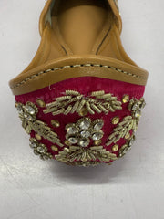 Embellished Pink Embroidered Punjabi Jutti
