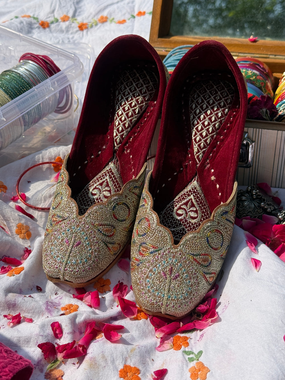 Cream Scallop Pattern Embroidered Designer Jutti for Women