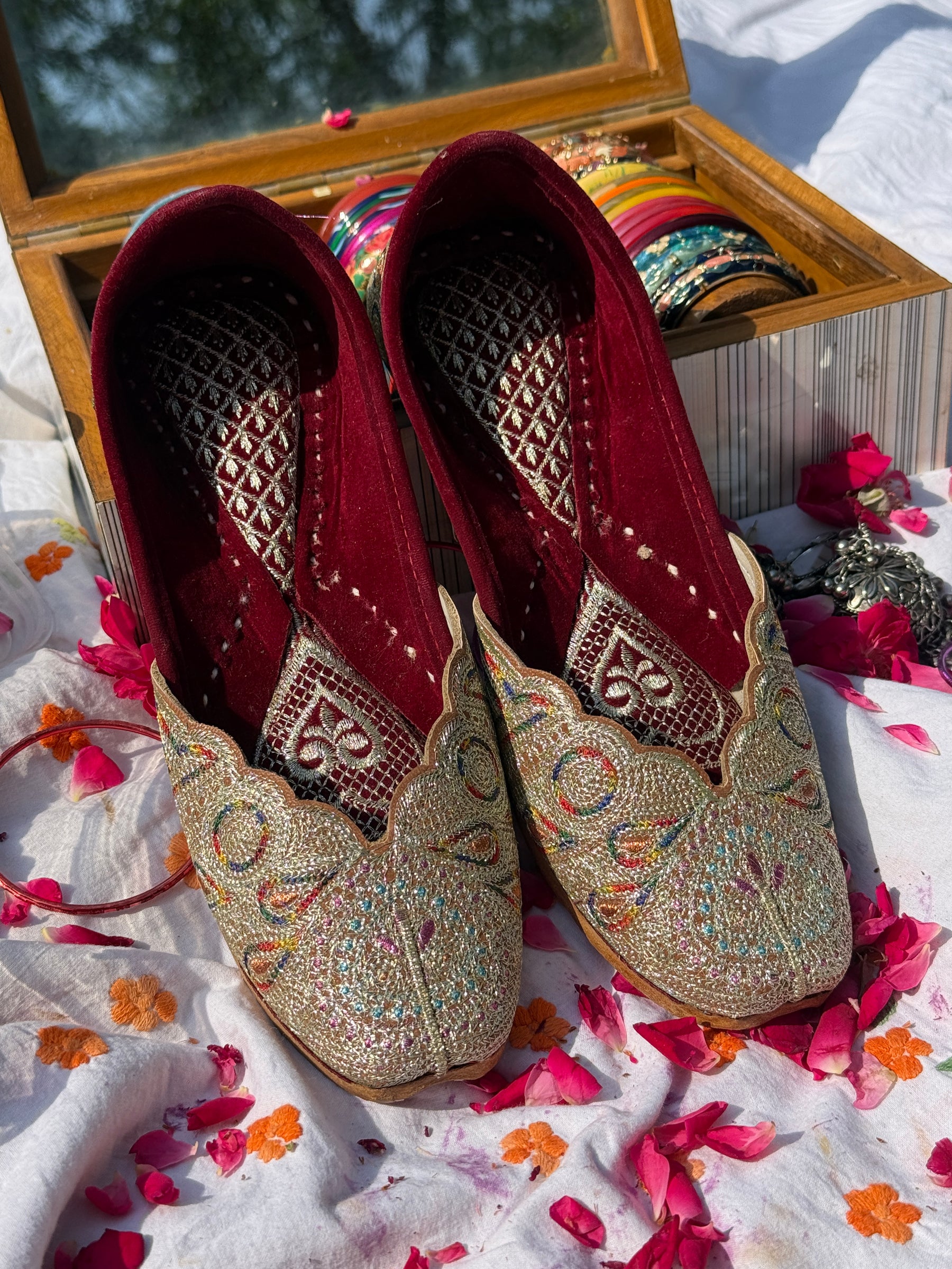 Cream Scallop Pattern Embroidered Designer Jutti for Women