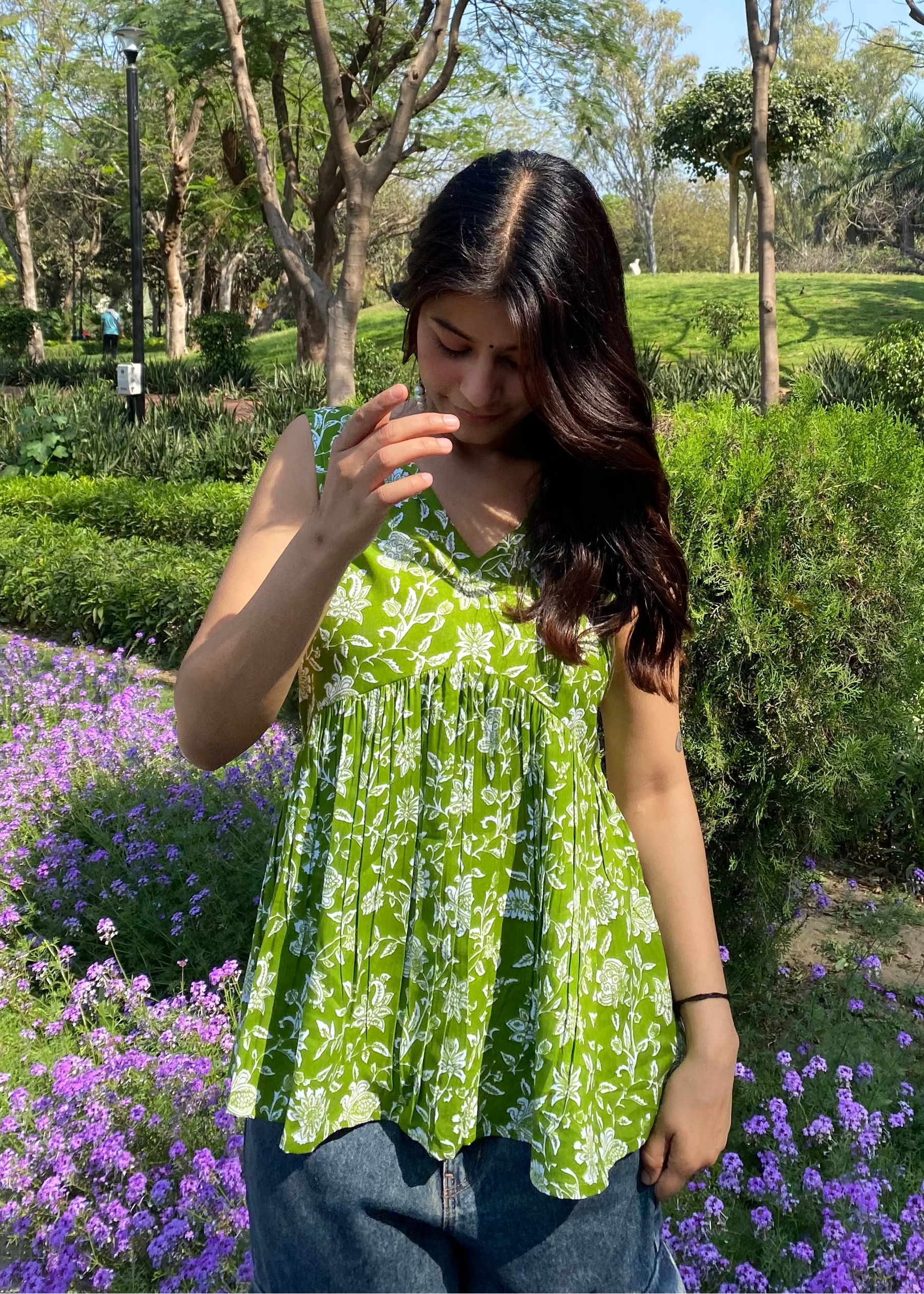 Green Sleeveless Top 01